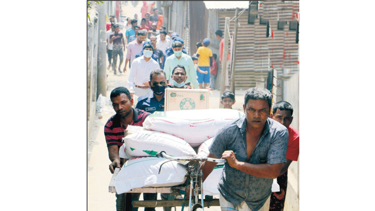 কুমিল্লায় ডিলারের খাটের নিচ ও বাথরুম থেকে টিসিবির ১১২ লিটার তেল জব্দ