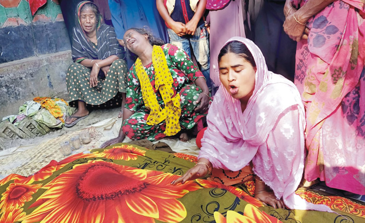 কুমিল্লায় স্কুলে যাওয়ার পথে ট্রেনে কাটা পড়ে তিন ছাত্রীর মৃত্যু