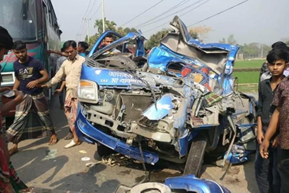 নেত্রকোনায় সড়ক দুর্ঘটনায় দুইজন নিহত