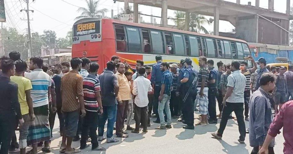 কুমিল্লায় সিএনজি অটোচালকদের বিক্ষোভ