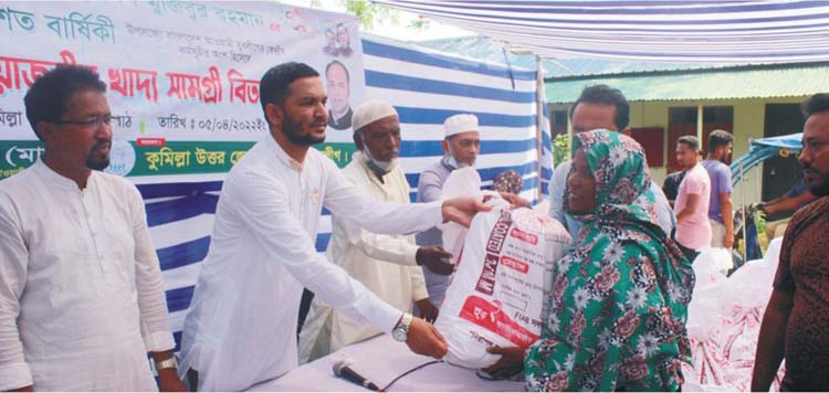 যুবলীগ নেতার দেওয়া ইফতার সামগ্রী পেলো দুইশতাধিক পরিবার