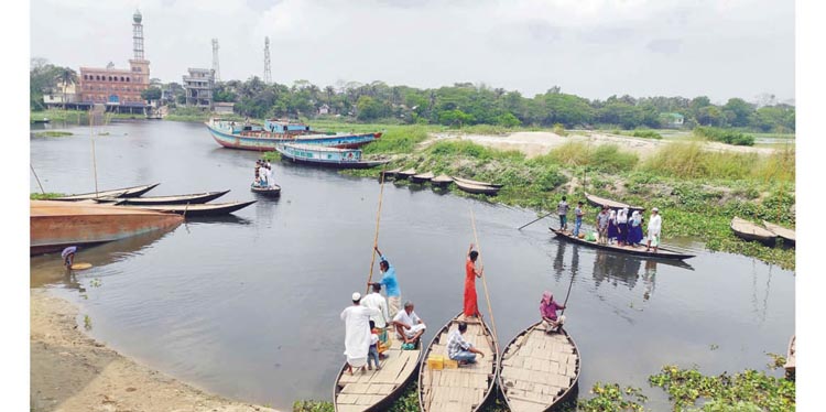 সেতু না থাকায় ভোগান্তিতে তিন উপজেলার মানুষ