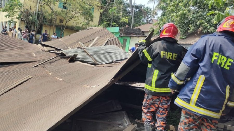 ব্রাহ্মণবাড়িয়ায় স্কুল ঘর ভেঙে পড়ে ১০ শিক্ষার্থী আহত