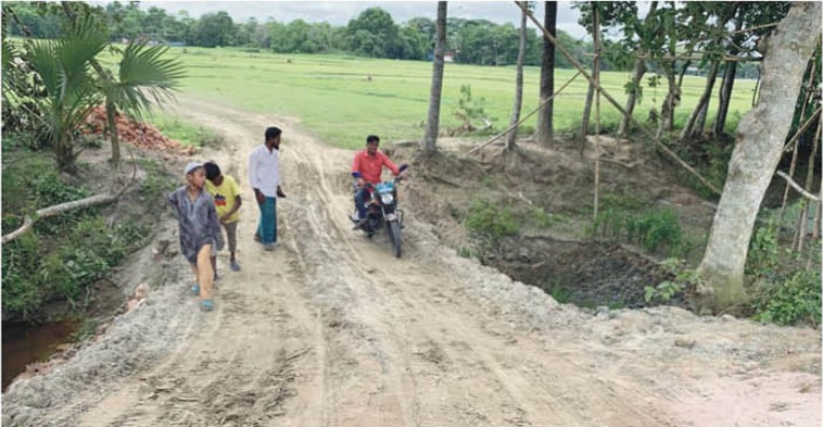 খাল ভরাট করে সড়ক নির্মাণে ৭০ হাজার টাকা জরিমানা