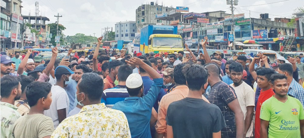 কুমিল্লা-সিলেট মহাসড়কে পরিবহন শ্রমিকদের বিক্ষোভ