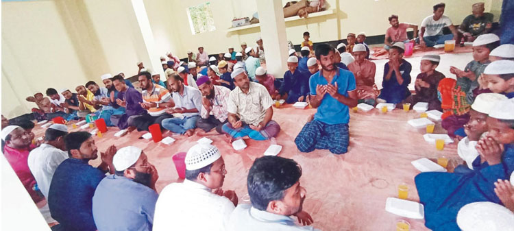 মনোহরগঞ্জে হৃদয়ে বাংলাদেশ এর উদ্যোগে ইয়াতিম শিশুদের নিয়ে ইফতার 