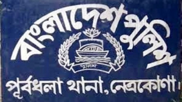 বাবার সামনেই মেয়ের আত্মহ;ত্যা