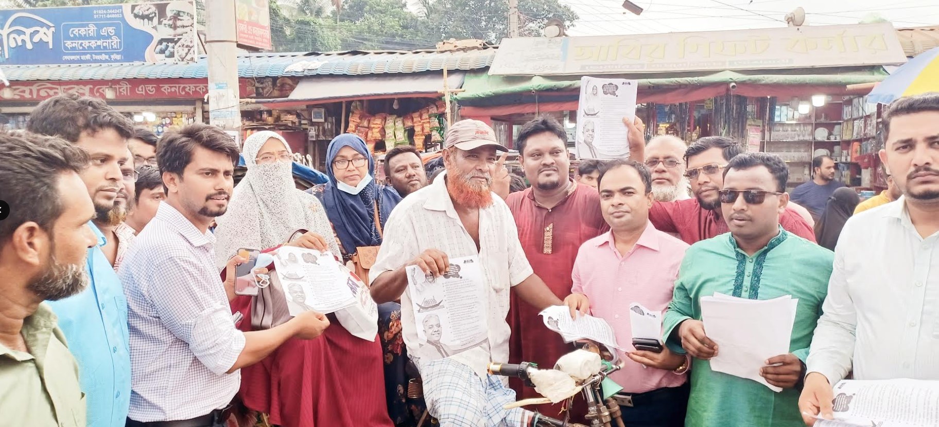 দিনব্যাপী নৌকার প্রচারনায় মনোহরগঞ্জ আওয়ামীলীগ ও অঙ্গসংগঠনের নেতারা