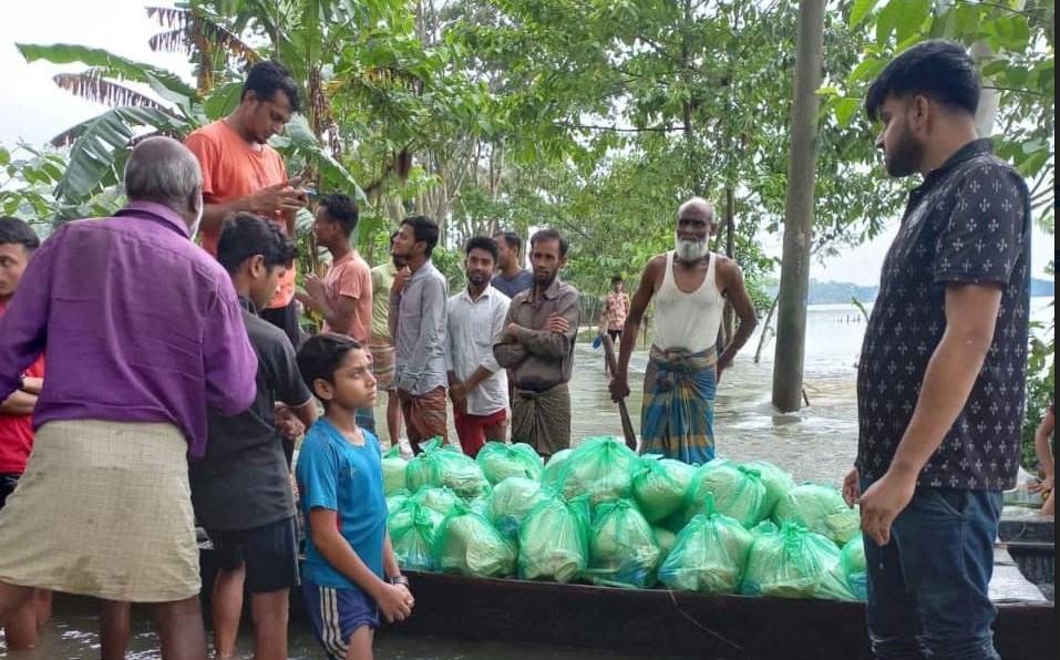 সুনামগঞ্জে বন্যার্তদের পাশে চান্দিনা উপজেলা ছাত্রলীগ