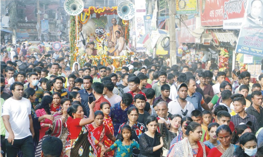 প্রথমবারের মতো কুমিল্লার প্রধান সড়কে রথযাত্রা 