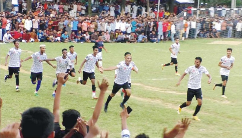 কুমিল্লায় ব্যারিস্টার সুমন ফুটবল একাডেমীর জয়