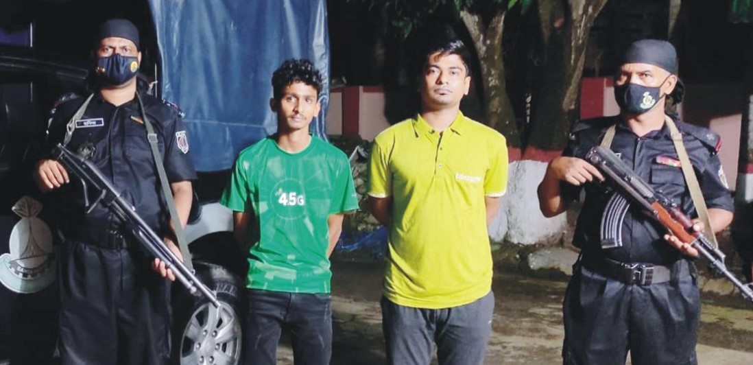 হারিয়ে যাওয়া ফোনের অন্তরঙ্গ ছবি ছড়িয়ে দেওয়ার অভিযোগে আটক ২ হারিয়ে যাওয়া ফোনের অন্তরঙ্গ ছবি ছড়িয়ে দেওয়ার অভিযোগে আটক ২