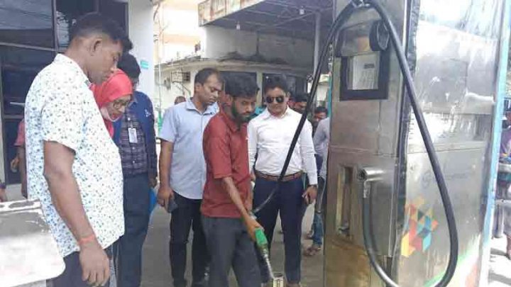 তেল কম দেওয়ায় ২ ফিলিং স্টেশনকে লাখ টাকা জরিমানা 