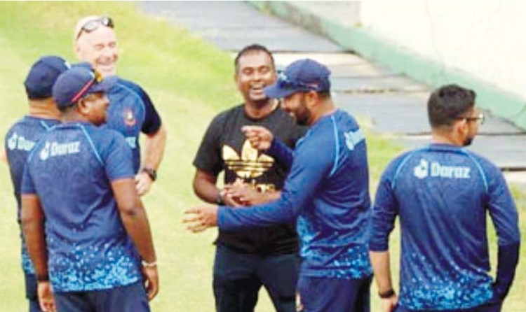 ঢাকায় নেমেই শেরে বাংলায় শ্রীধরন শ্রীরাম ঢাকায় নেমেই শেরে বাংলায় শ্রীধরন শ্রীরাম