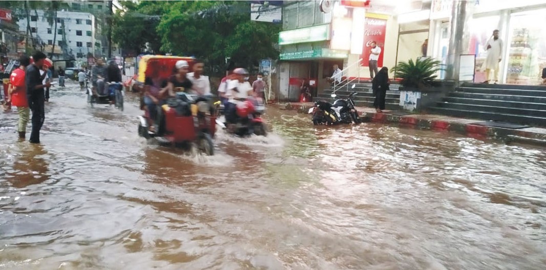 কুমিল্লায় হঠাৎ ভারী বৃষ্টি