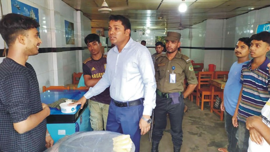ব্রাহ্মণপাড়ায় ৬ প্রতিষ্ঠানকে ৮০ হাজার টাকা জরিমানা ব্রাহ্মণপাড়ায় ৬ প্রতিষ্ঠানকে ৮০ হাজার টাকা জরিমানা