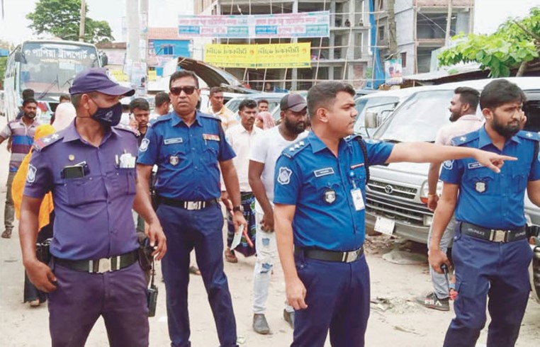 সড়কে প্রতিবন্ধকতা দাউদকান্দিতে বিভিন্ন যানবাহনের বিরুদ্ধে মামলা