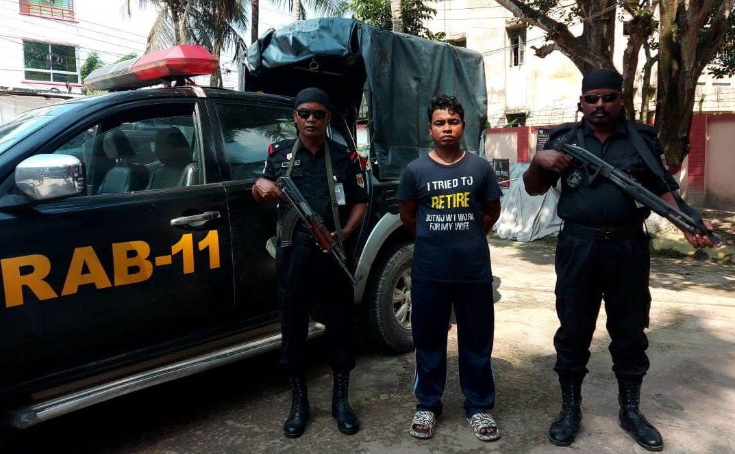 কুমিল্লায় ফেন্সিডিল ও বিয়ারসহ  মাদক ব্যবসায়ী আটক