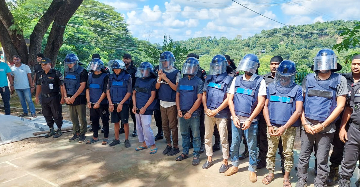 পার্বত্য অঞ্চ‌লে অর্ধশতাধিক জঙ্গি প্রশিক্ষণ নিচ্ছে : র‌্যাব