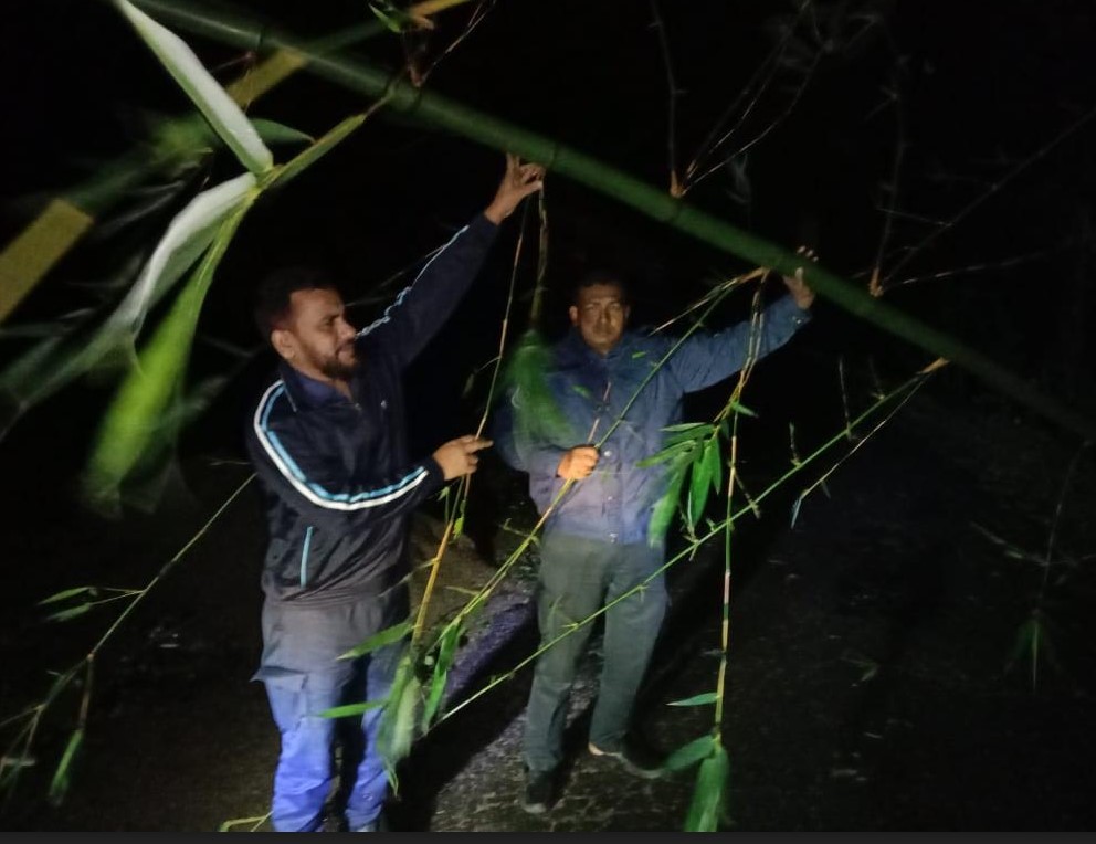 দেবিদ্বারে বিদ্যুৎ ও মোবাইল নেটওয়ার্ক বিচ্ছিন্ন ,স্থবির জনজীবন 