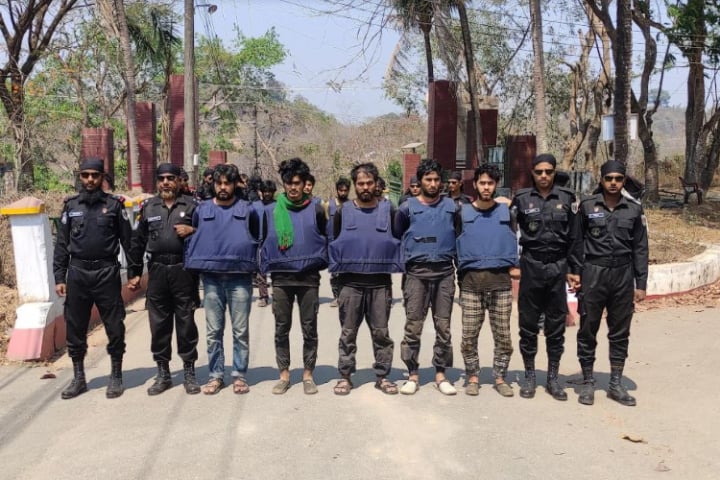 বান্দরবানে ৯ জঙ্গি গ্রেপ্তার