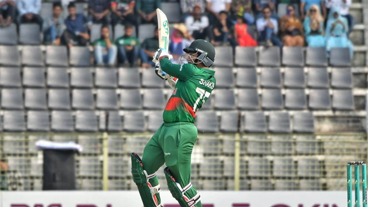 সাকিবের ফিফটিতে ঘুরে দাঁড়াল বাংলাদেশ