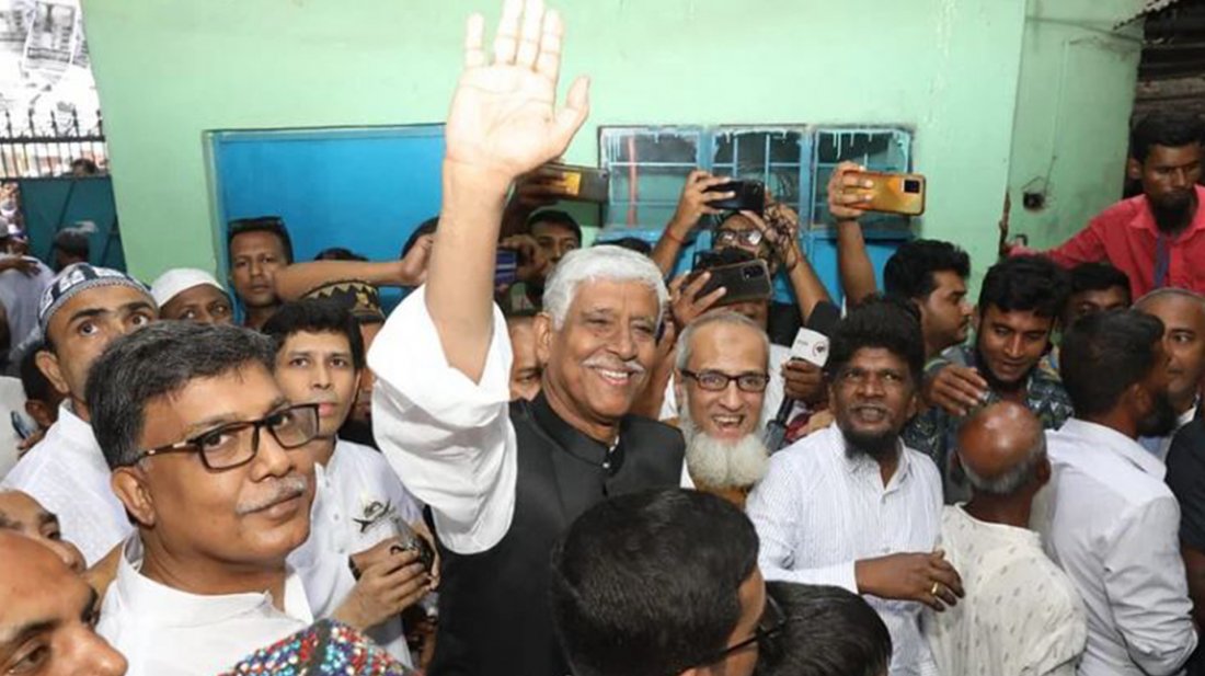 চার কেন্দ্রে এগিয়ে নৌকা