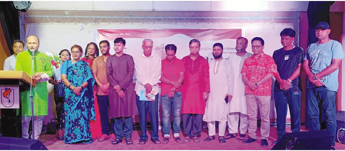 কুমিল্লায় অধুনা থিয়েটারের মৌসুমী ফলাহার