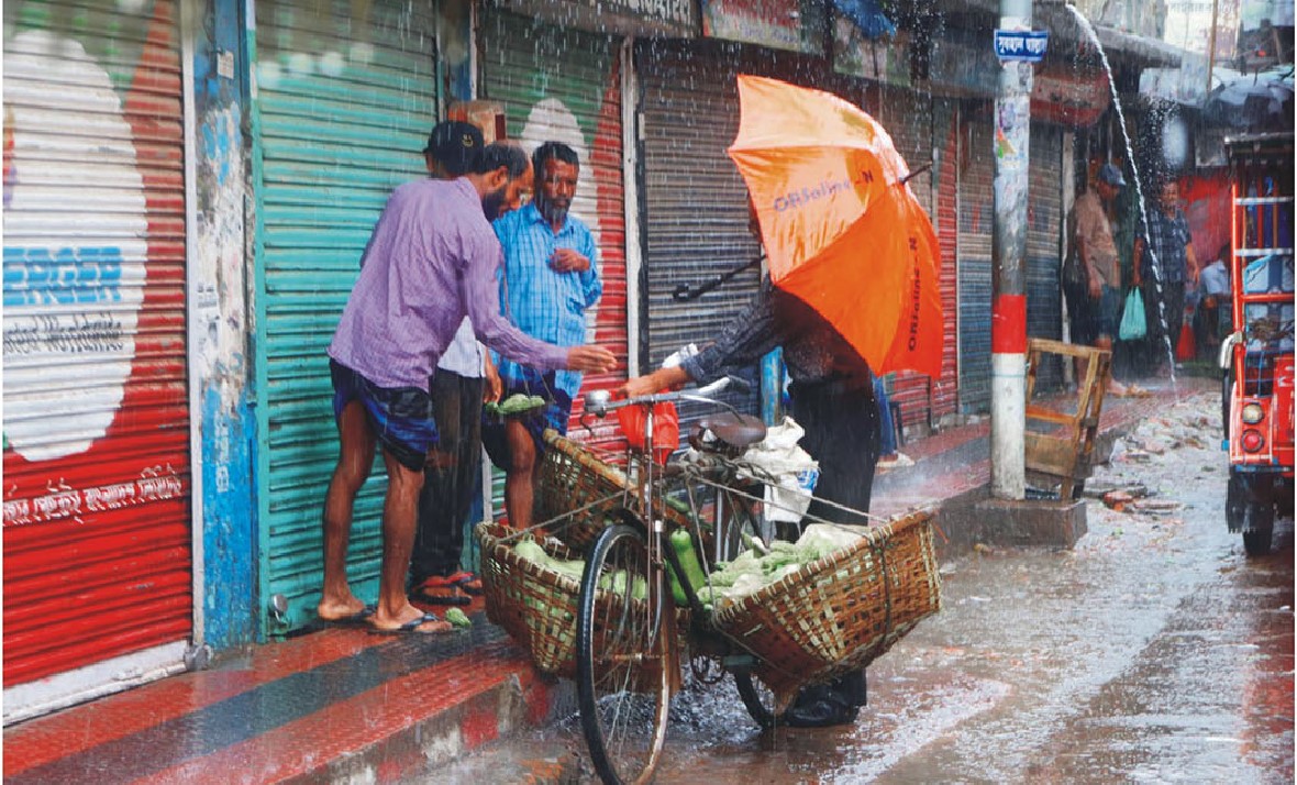 বৃষ্টিতে স্বস্তি কুমিল্লায়