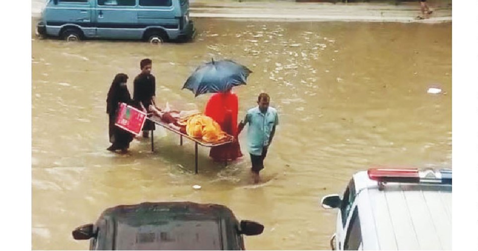 কুমিল্লা মেডিকেল কলেজ হাসপাতালে জলাবদ্ধতা ভোগান্তিতে রোগীরা