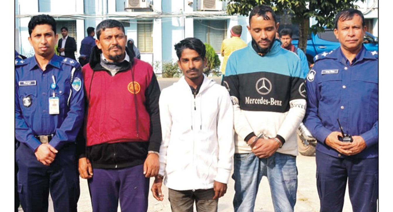 কুমিল্লায় যানবাহনে চাঁদাবাজি, গ্রেপ্তার ৩