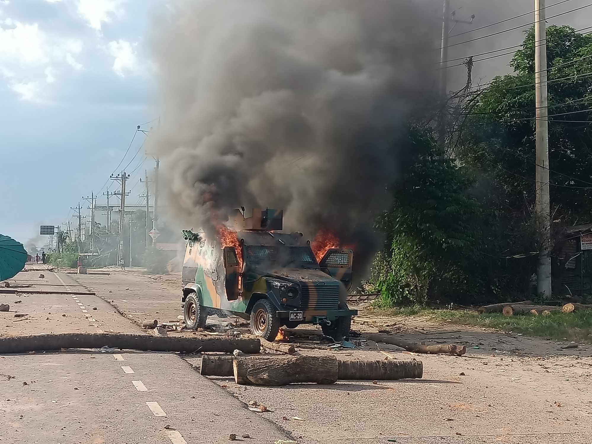 কুমিল্লার কোটবাড়ি বিশ্বরোডে ৫ ঘন্টার রণক্ষেত্র, অন্তত ১শ জন হাসপাতালে ভর্তি 