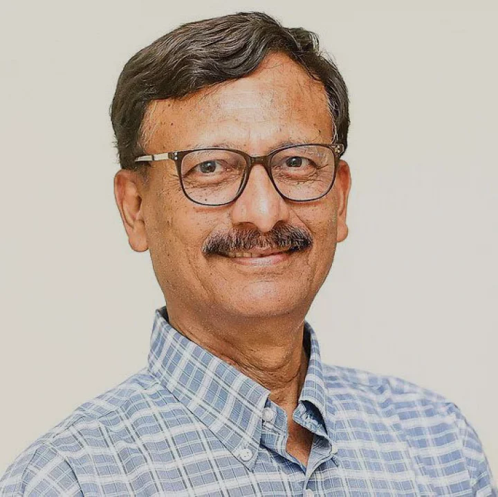উপদেষ্টাদের কার কী পরিচয়?
