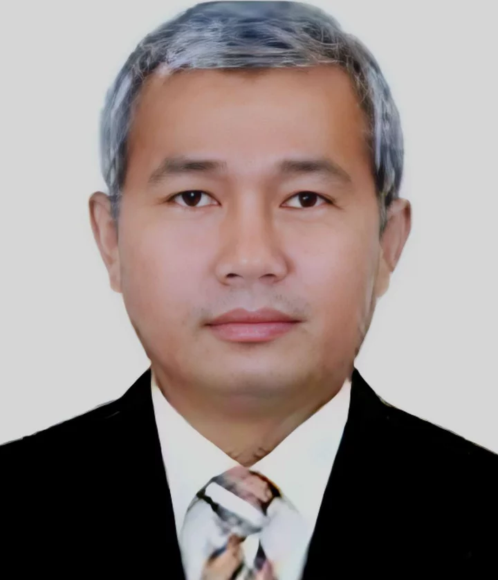 উপদেষ্টাদের কার কী পরিচয়?