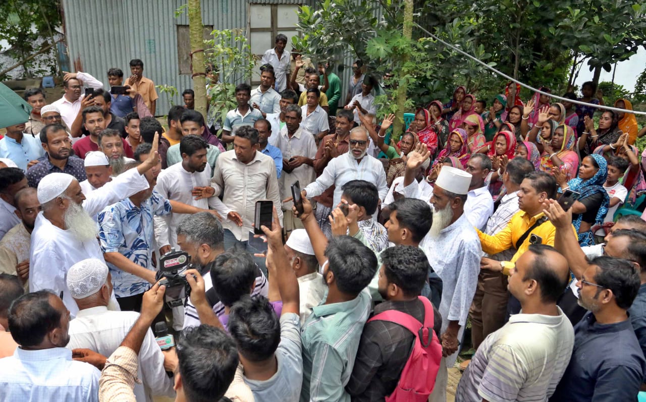 কুমিল্লার মুরাদনগরে ভুক্তভোগীর বাড়িতে কায়কোবাদ