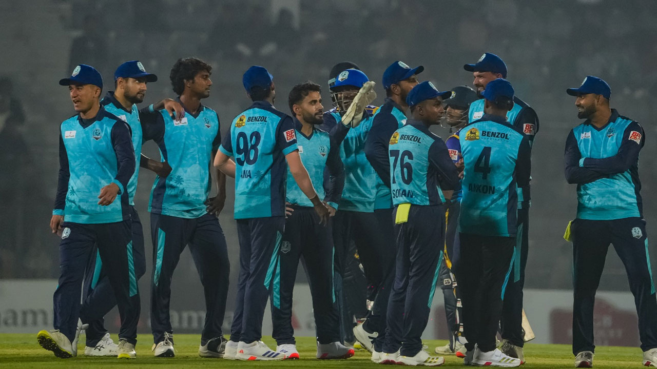 প্লে-অফের আশা হারাচ্ছে না জয়হীন নোয়াখালী